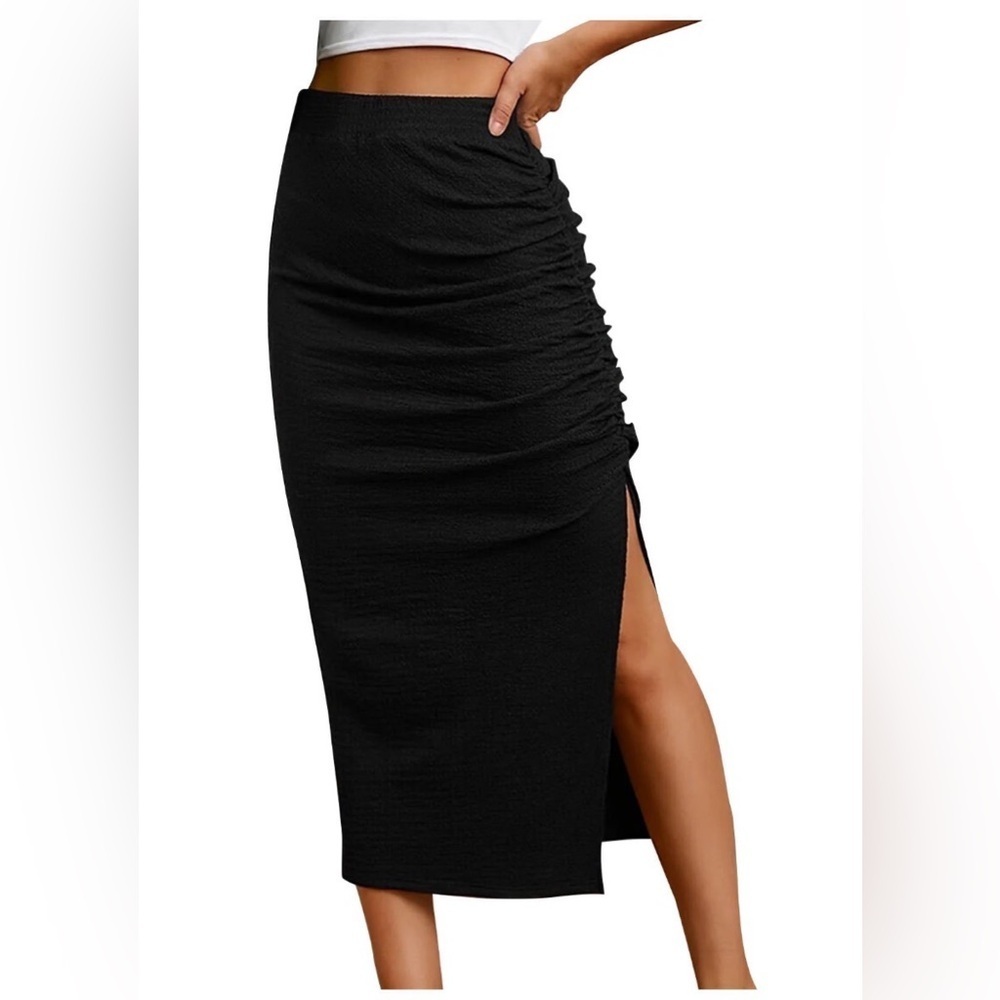 Black Textured Ruched Side-Slit Midi Skirt - Women's S